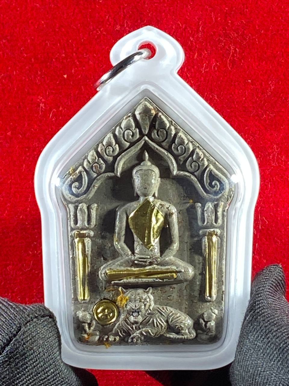 黎逸府Wat Ban Non Duea寺著名师父龙婆玛哈西拉（LP Mahasila）与阿赞布（Phra Ajarn Pu）联手督造【坤平吃睡虎 Phra Khun Phaen Suea Non Kin Model（高级Nam Lerk版）】现物实拍 | Jin Thai Fo Pai